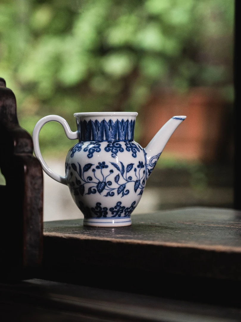 且斋青花转枝海棠花公道杯