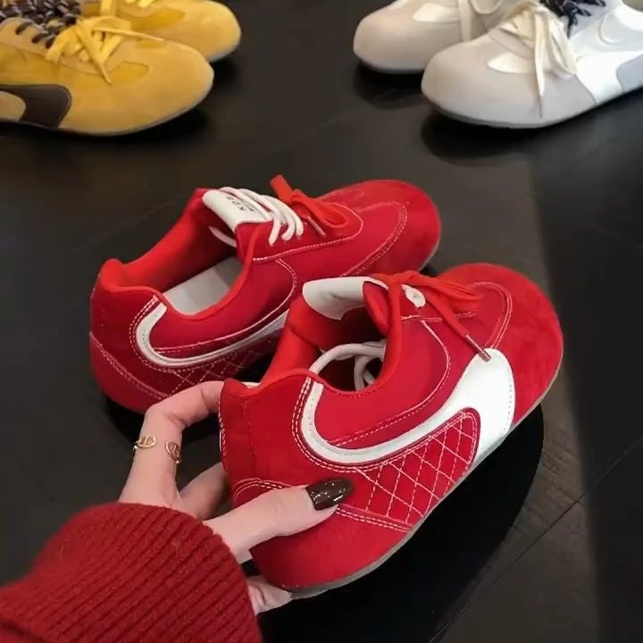 红色内增高德训鞋女新款平底训练鞋户外阿甘鞋休闲运动鞋