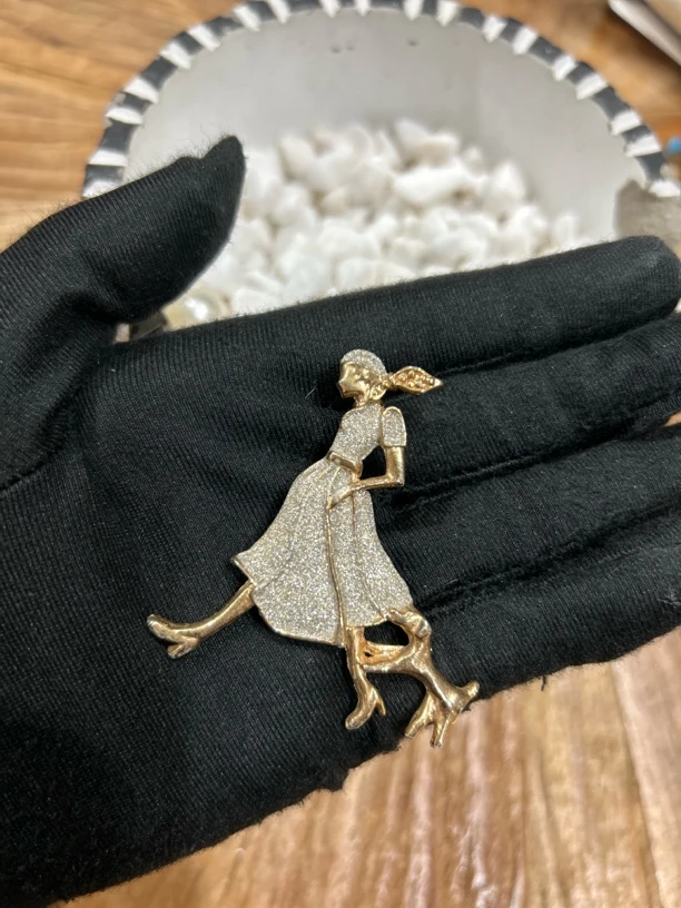 90新  合金亮闪少女胸针 15062