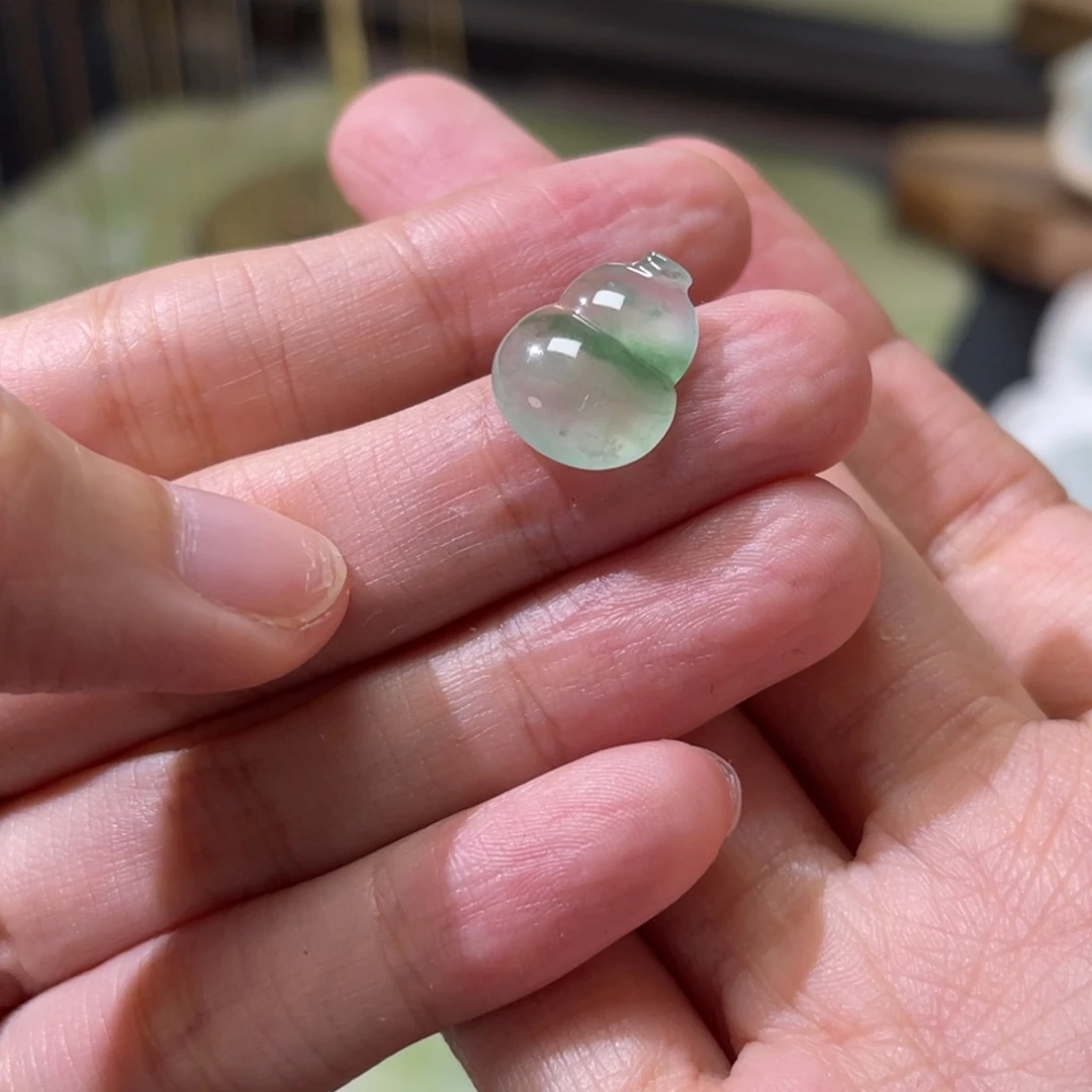 翡翠未镶嵌颈饰葫芦