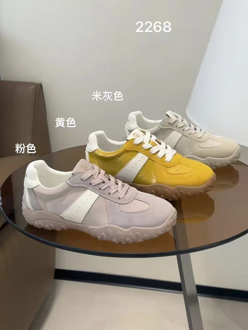 2268女士四季款休闲鞋(脚胖拍大)