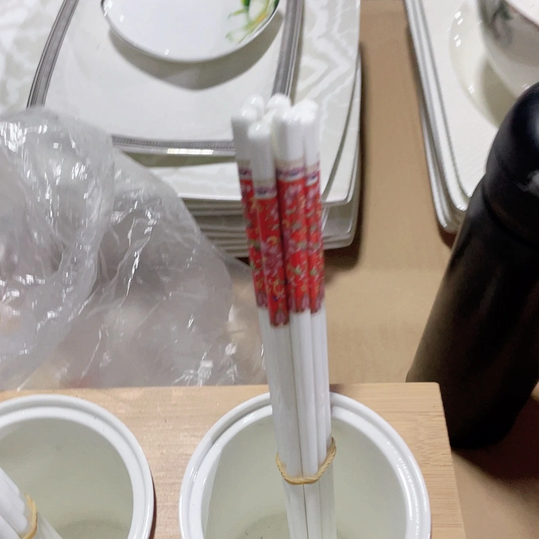 骨瓷仙**骨珐琅彩红色