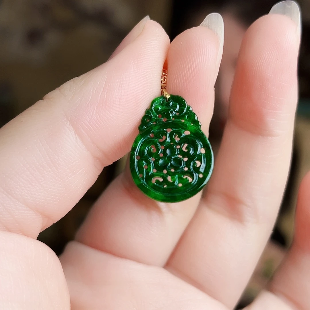 翡翠18K金镶嵌颈饰吊坠