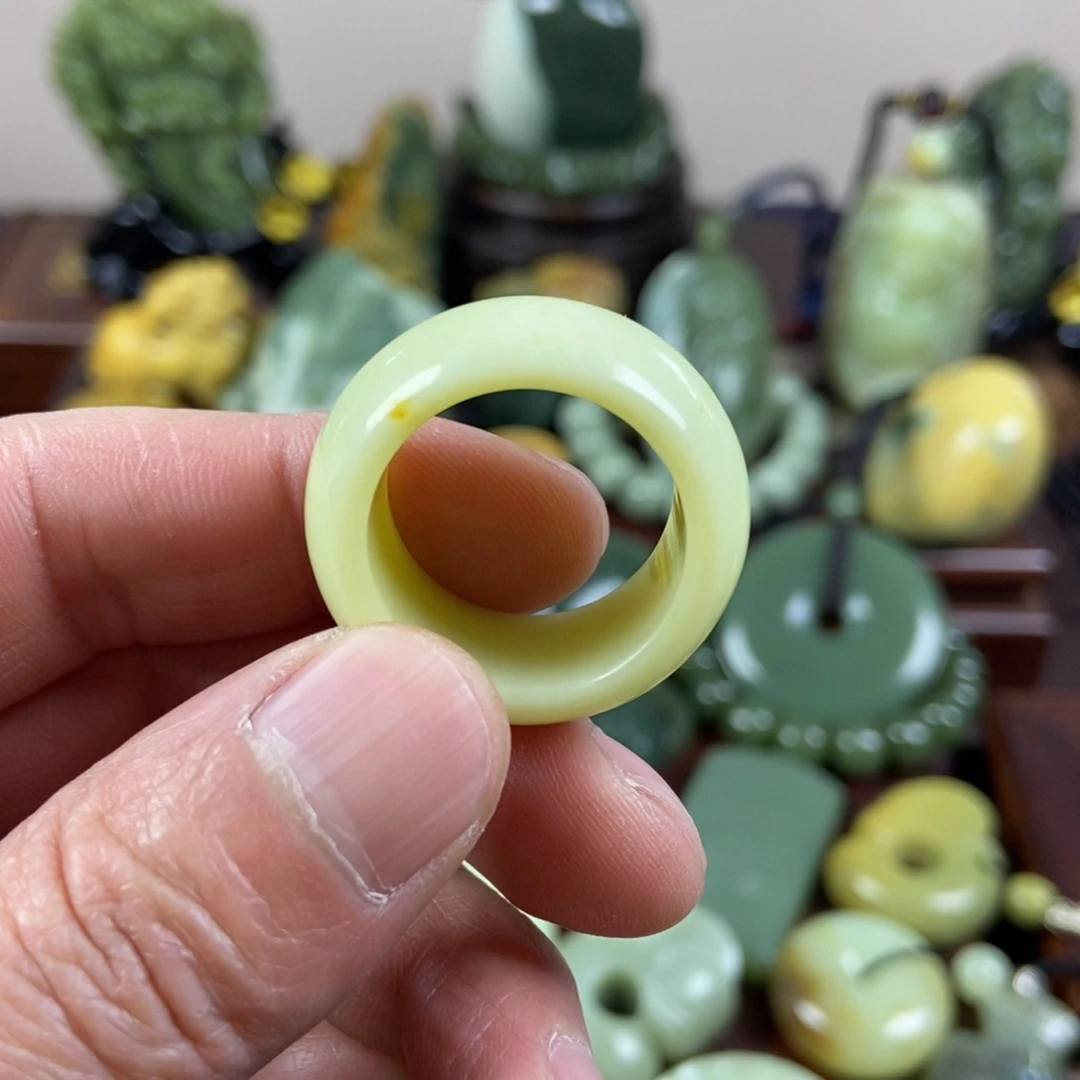 蛇纹石玉未镶嵌珠宝奇石