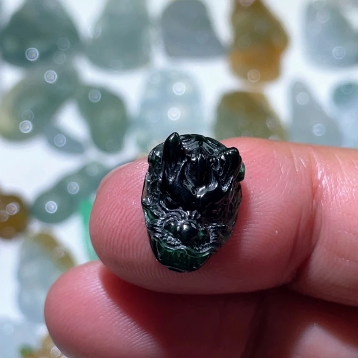 翡翠未镶嵌颈饰36