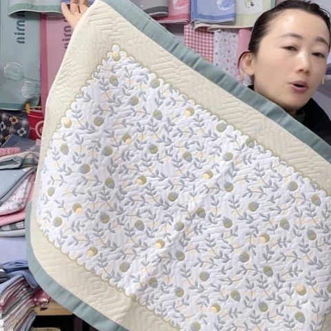 棉特价绿色果实累累
