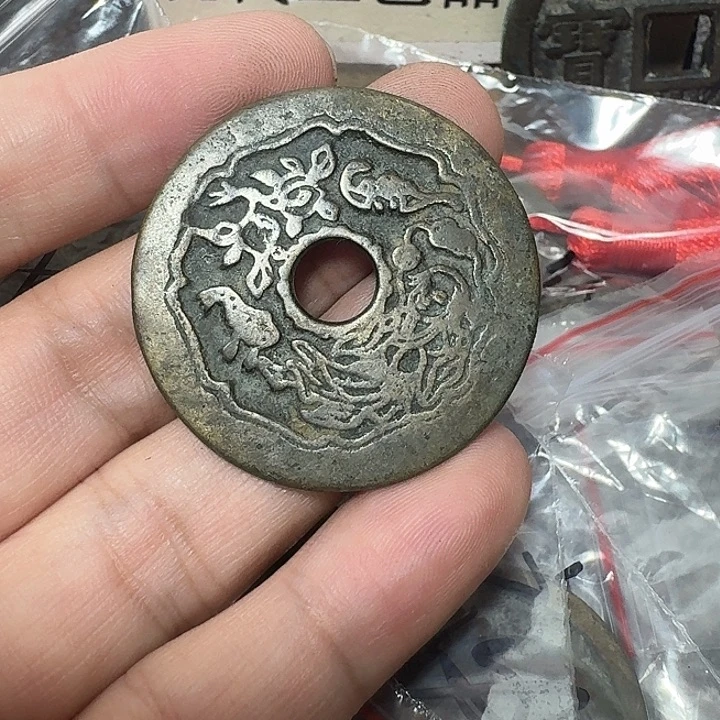 苏***雨铜现代工艺品花钱