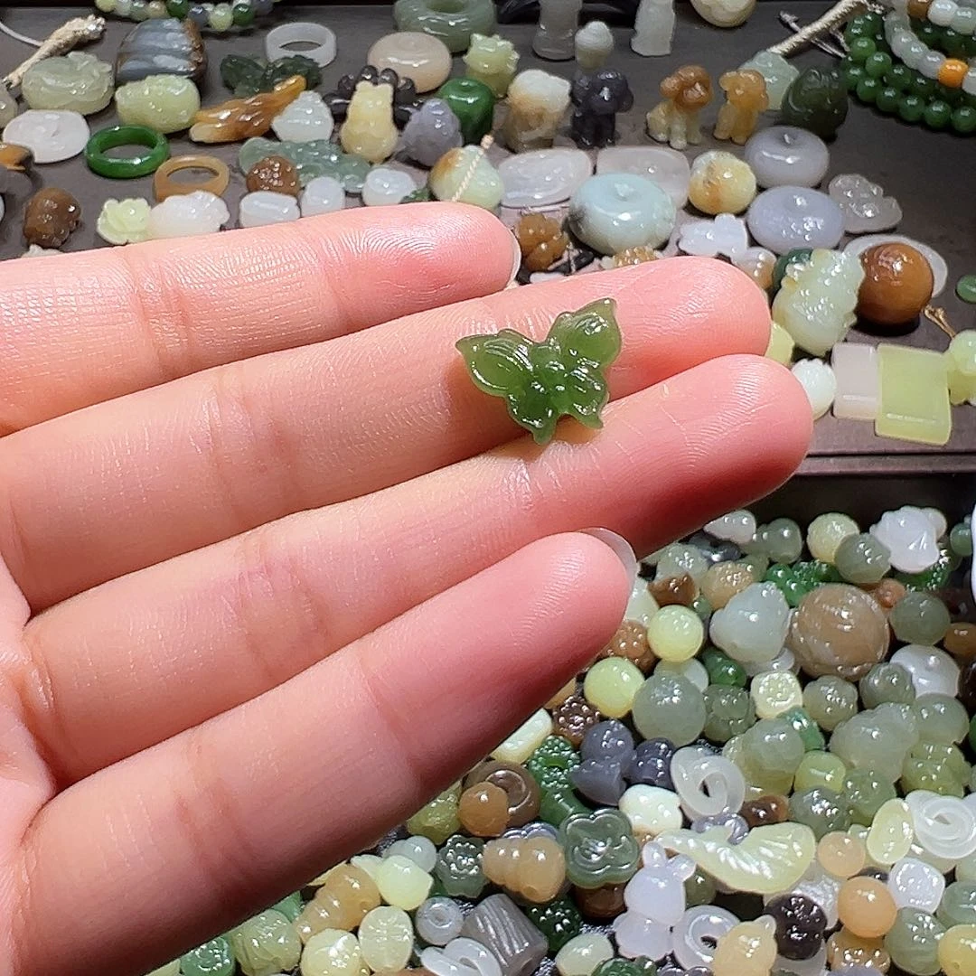 和田玉未镶嵌挂件58一个多样性发其一