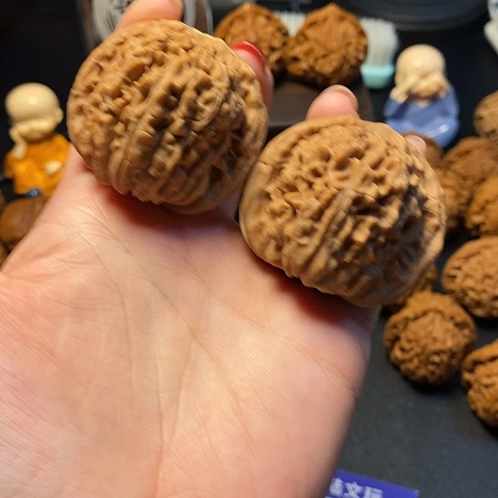 文玩核桃把件16号红皮四座楼43尺