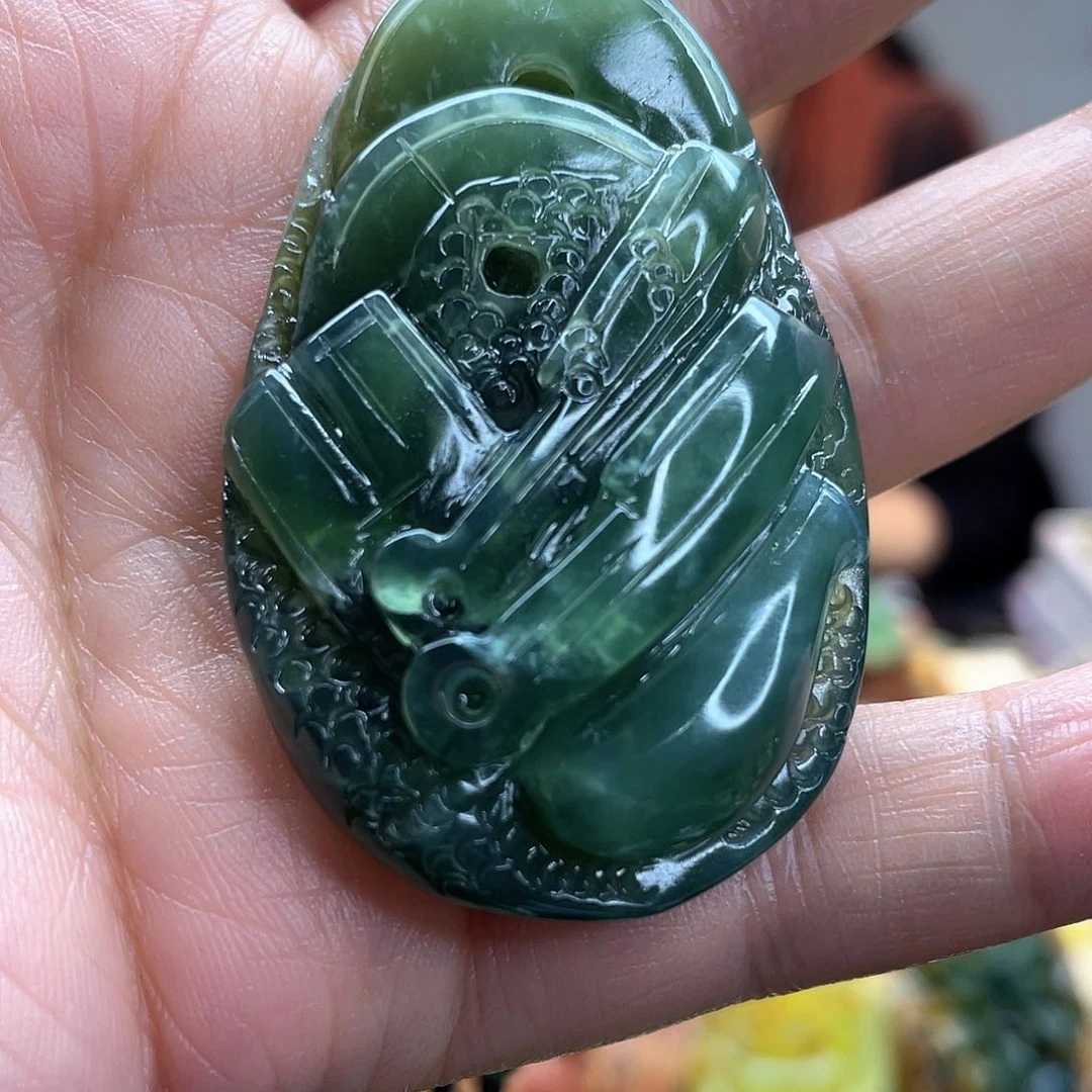 蛇纹石玉颈饰未镶嵌