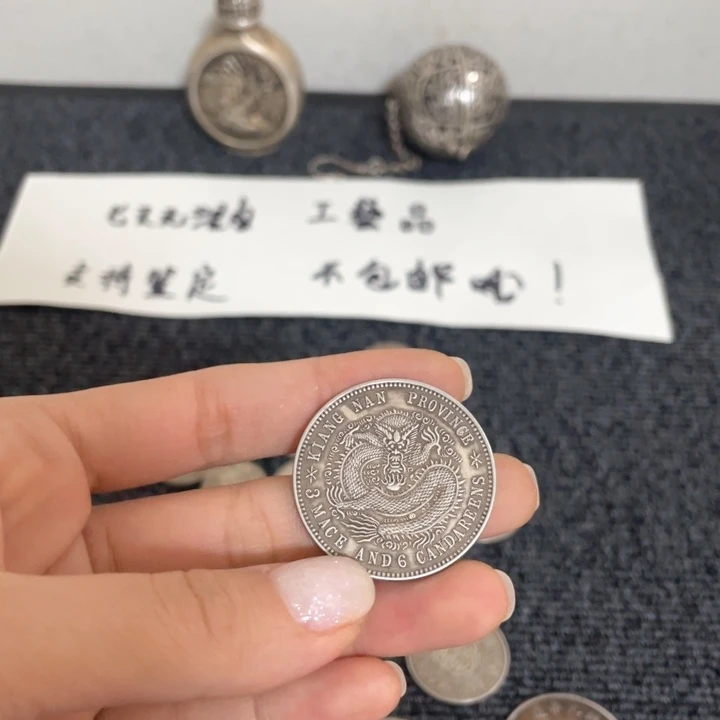 ****好现代一枚工艺摆件