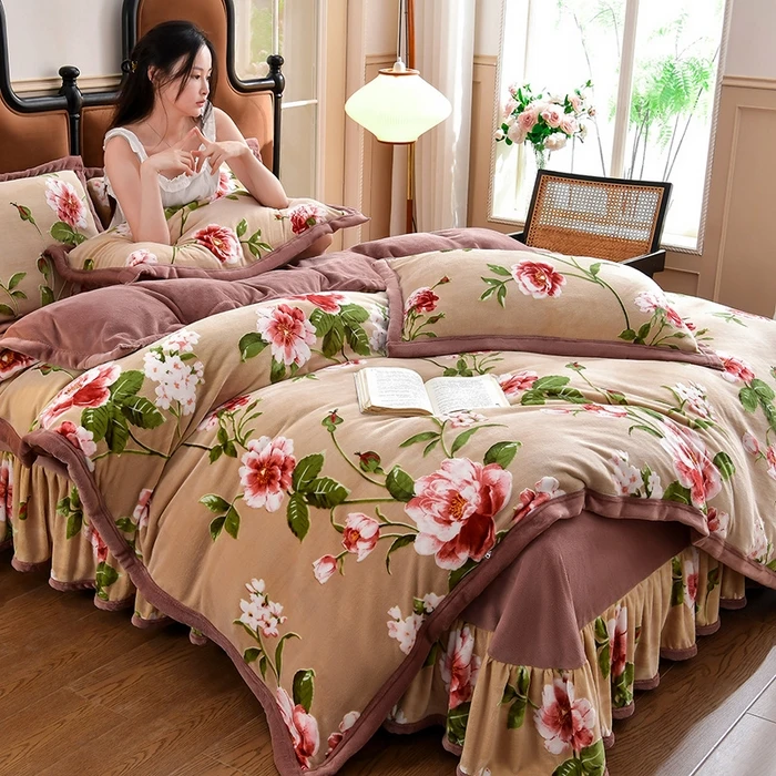 轻奢8-9斤雕花牛奶绒四件套床裙款床单加绒AB版绒被轻奢款欧式款