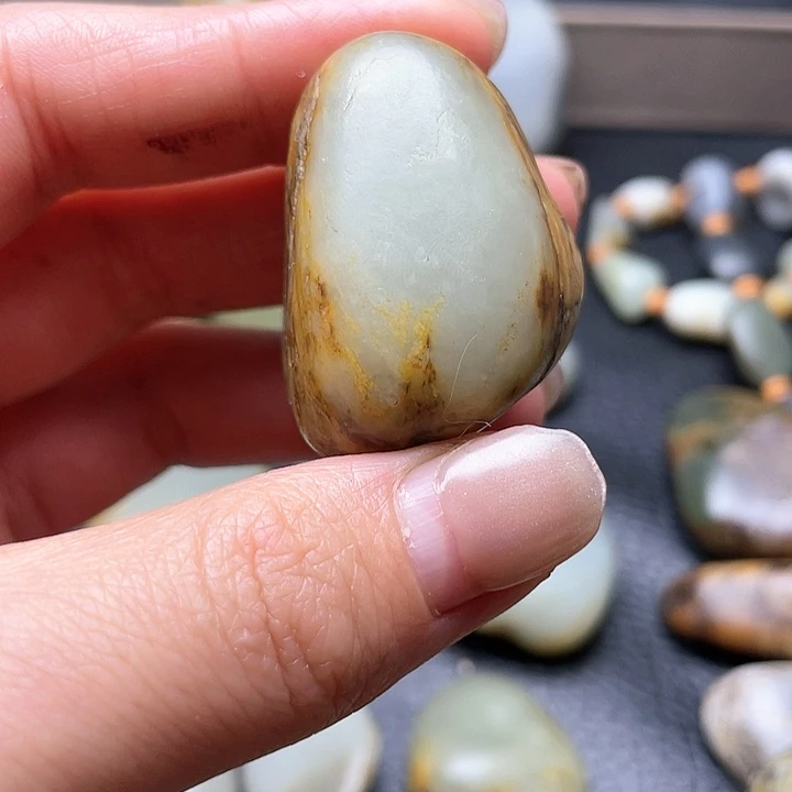 和田玉颈饰未镶嵌18