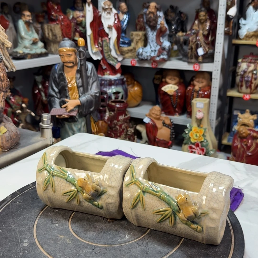 小****陶瓷小花盆一对。。。