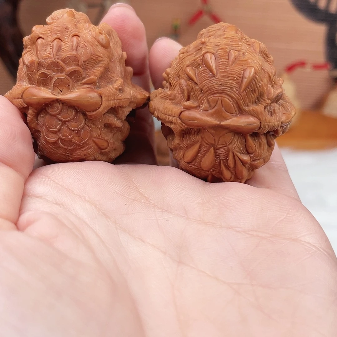 文玩核桃吊坠文玩核桃雕刻吞噬