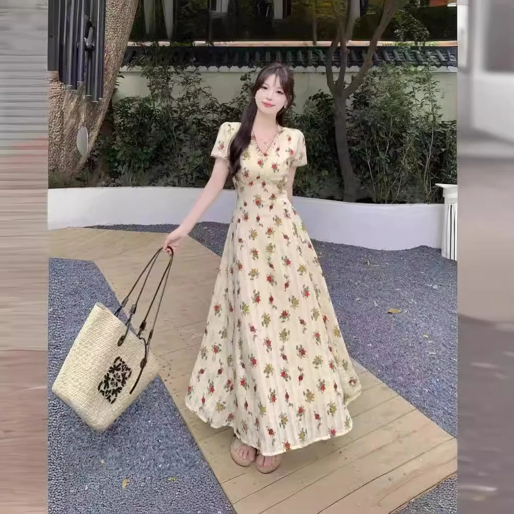 2025年大码刺绣荷叶边V领碎花连衣裙女胖mm夏季新款甜美收腰裙子