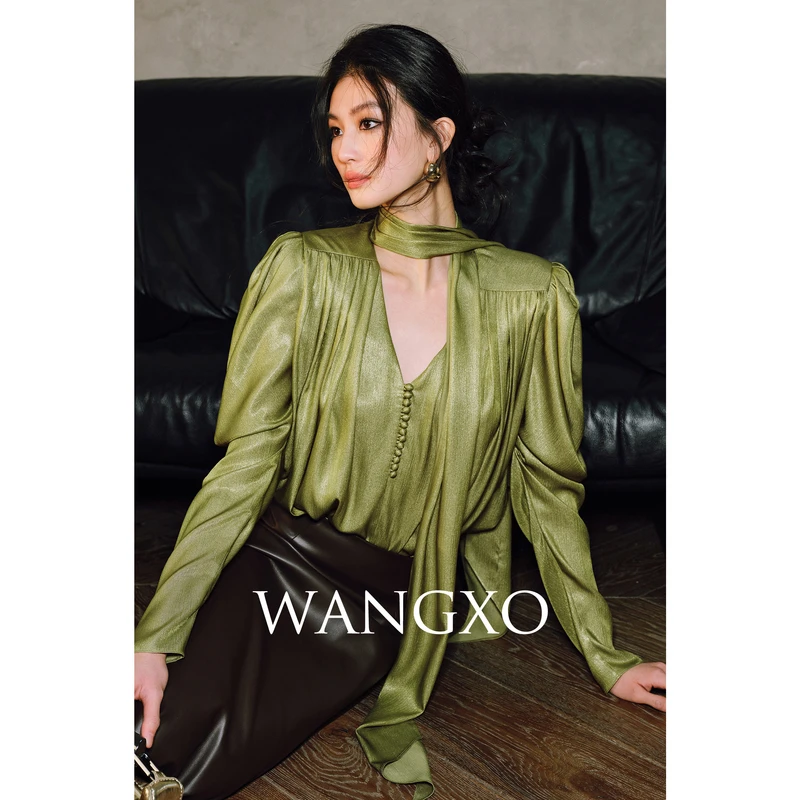 WANGXO【缪斯千金】复古羊腿袖V领飘带衬衫  2431591W
