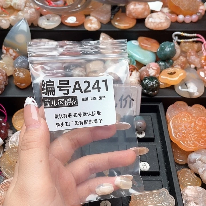 合金颈饰玛瑙/玉髓人*