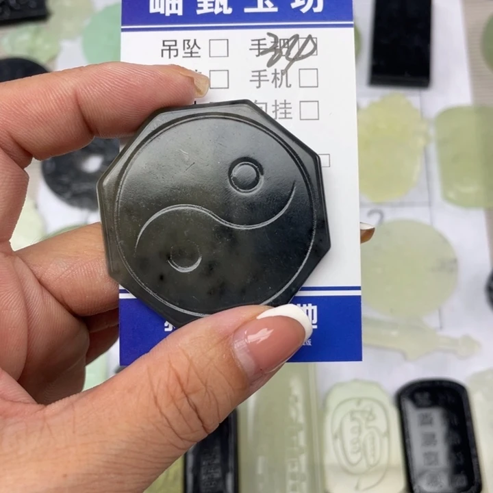 岫玉未镶嵌颈饰挂件