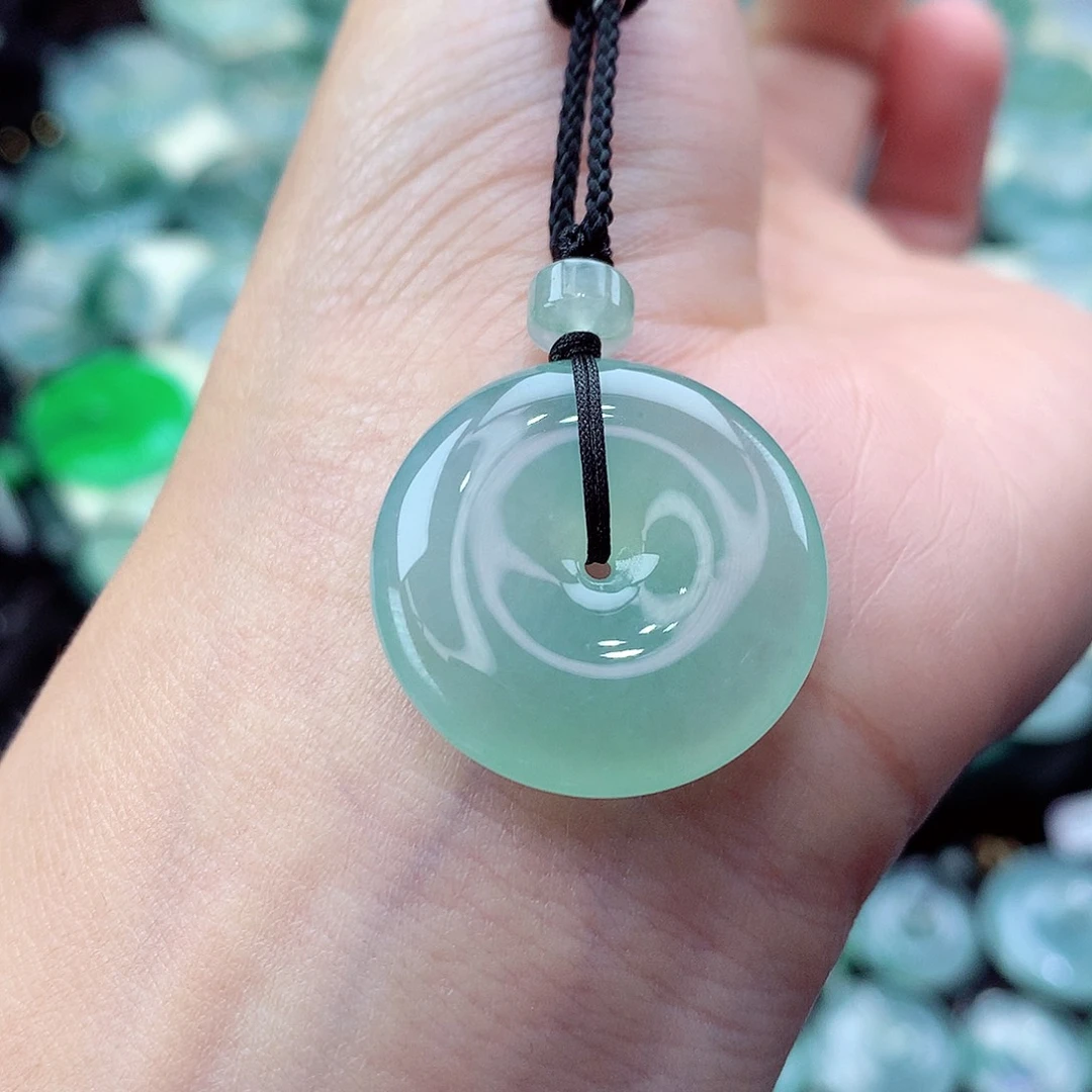 翡翠未镶嵌颈饰编号3。尺寸23.8-5.5