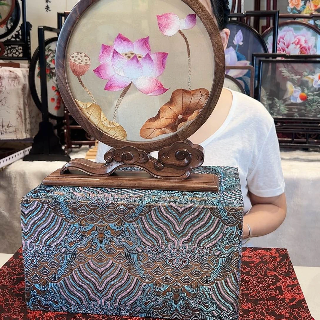 织绣苏绣摆台胡桃木