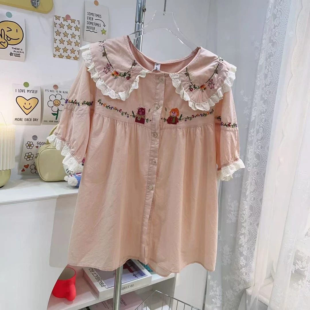 【钱呼呼】2024春夏新款可爱刺绣娃娃花朵卡通甜美短袖衬衫女