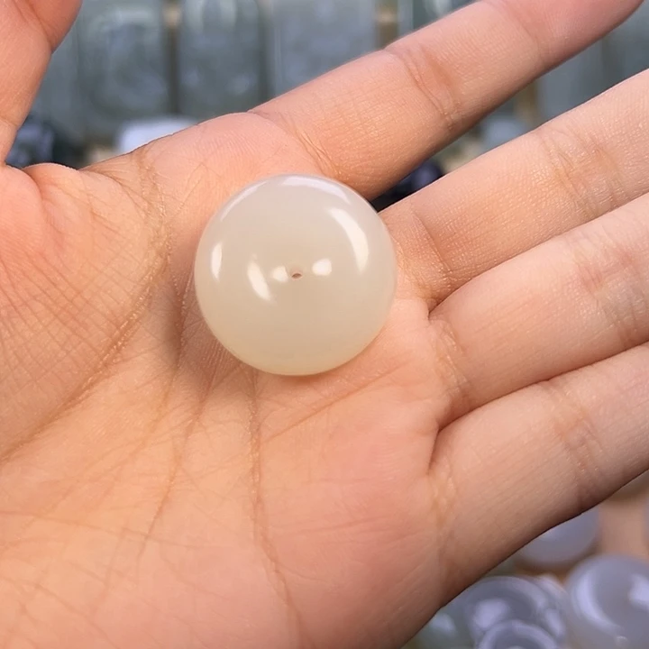 C***甲和田玉（糖玉）未镶嵌颈饰