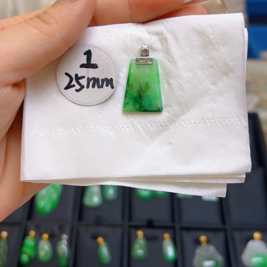 翡翠颈饰18K金镶嵌翡翠