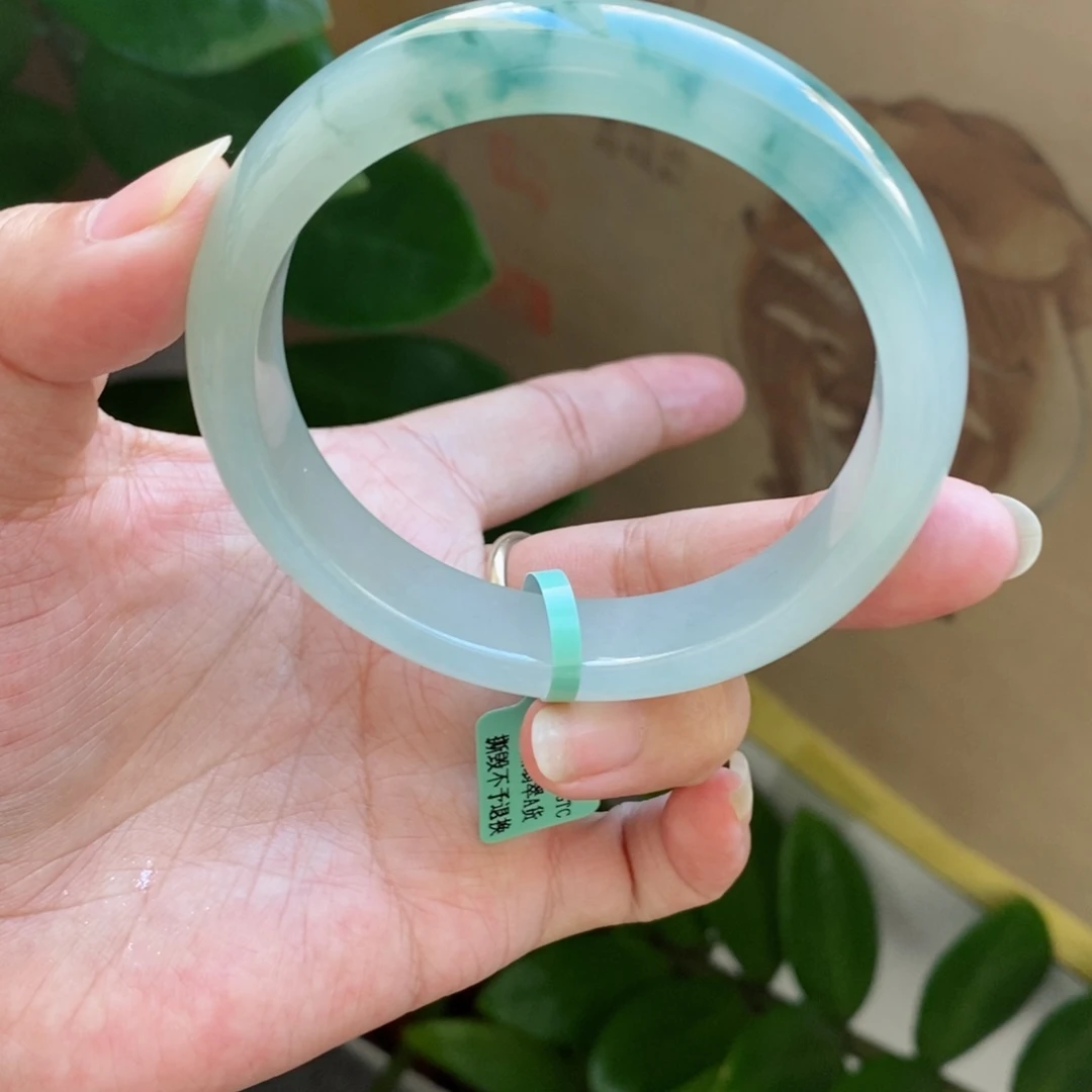 翡翠手镯未镶嵌多*8号
