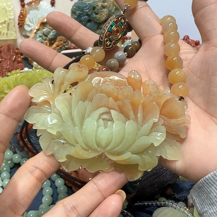 未镶嵌蛇纹石玉吊坠