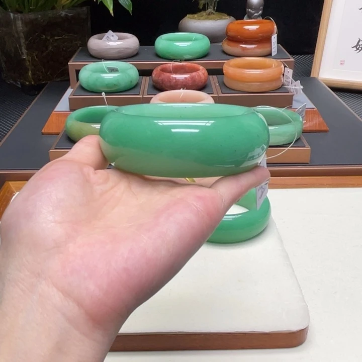 金***楼石英质玉（非洲翠）未镶嵌舍