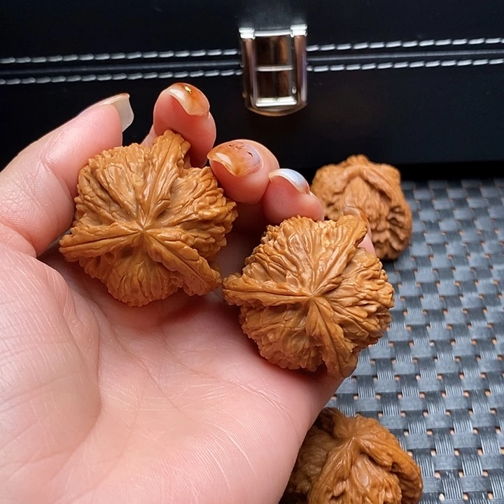 ****天吊坠文玩核桃40尺