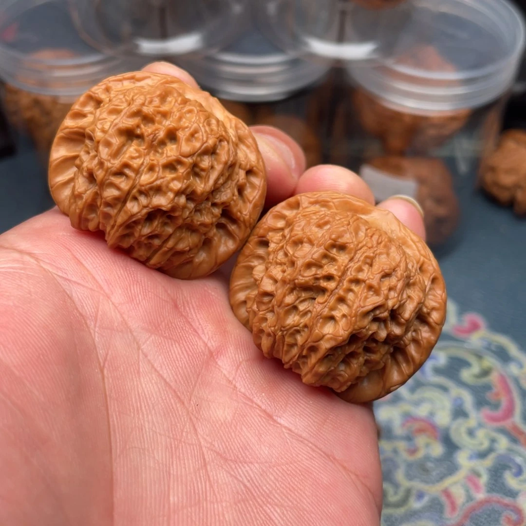 文玩核桃把件未**期血麒麟