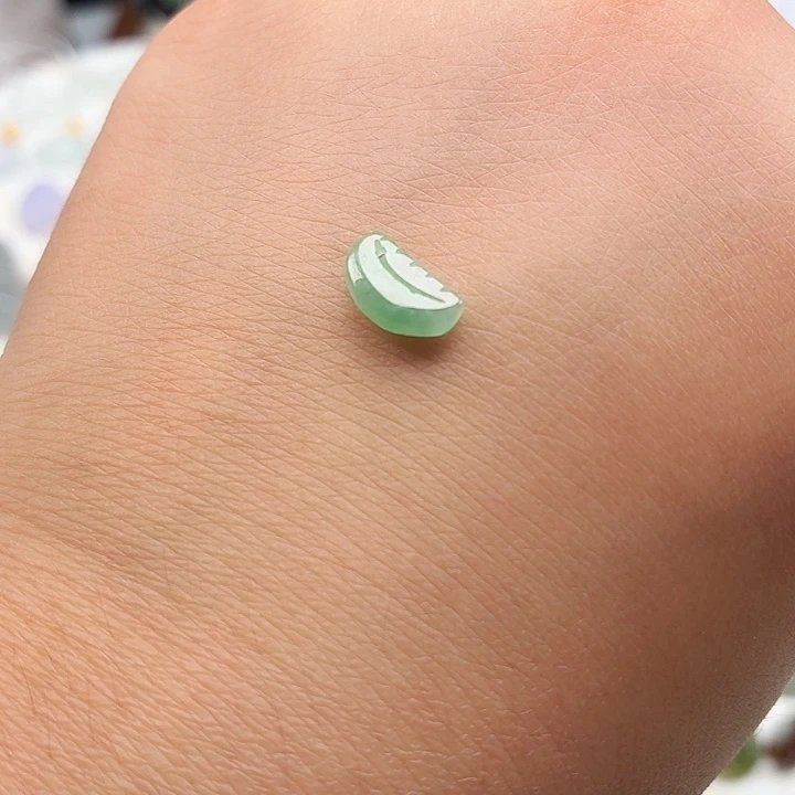 翡翠未镶嵌颈饰木梳绿色