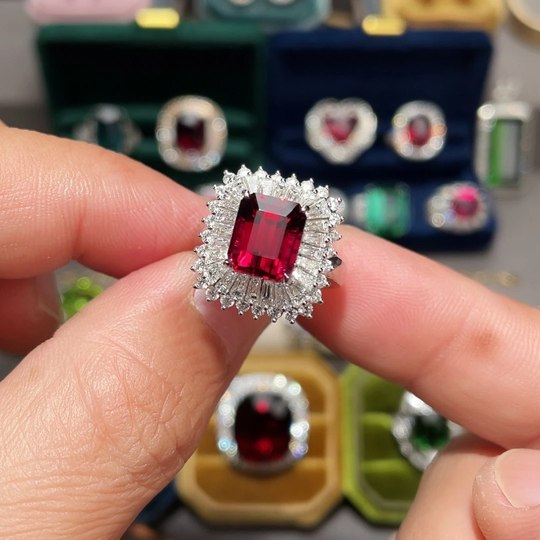 18K金镶嵌碧玺戒指3.88ct