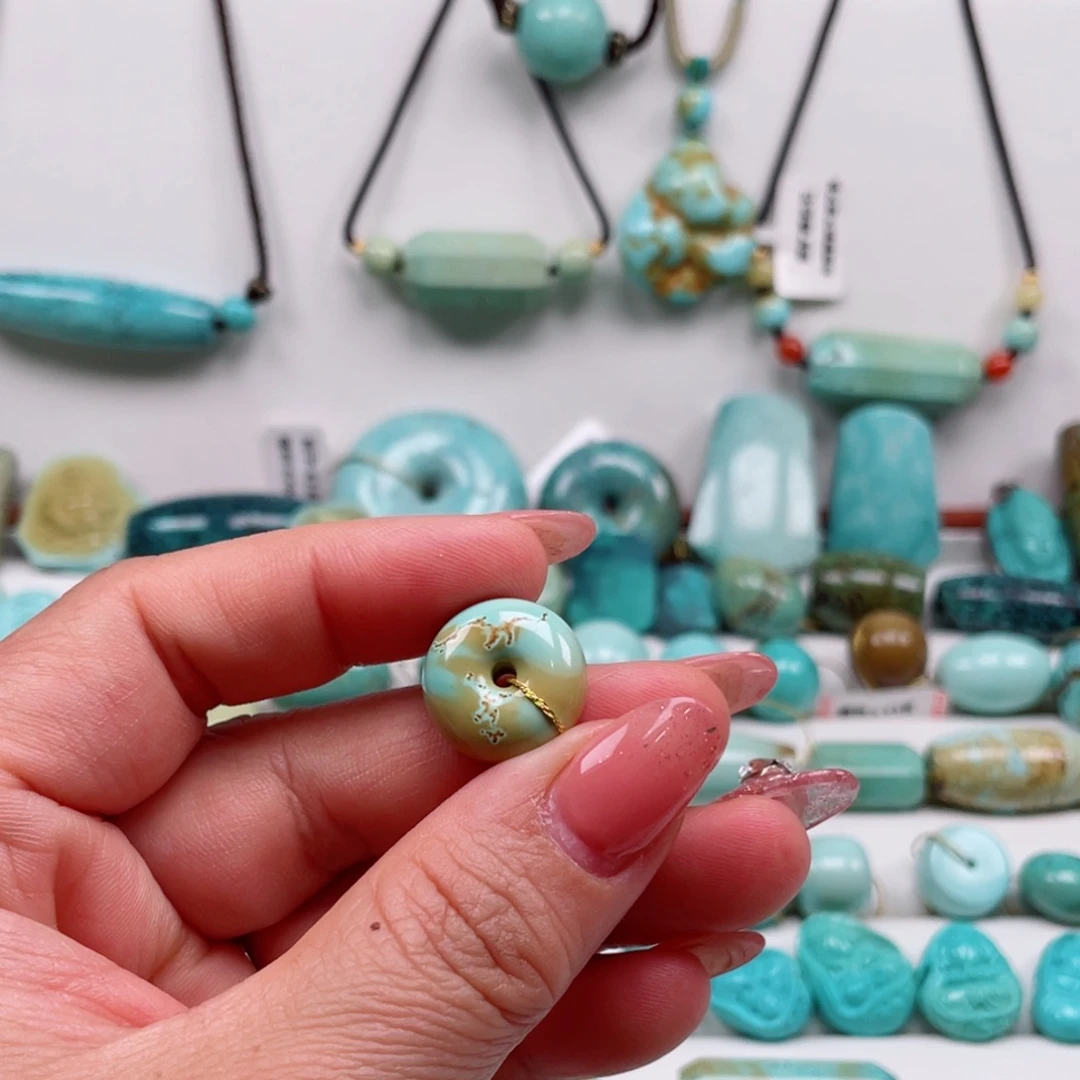 绿松石未镶嵌摆件