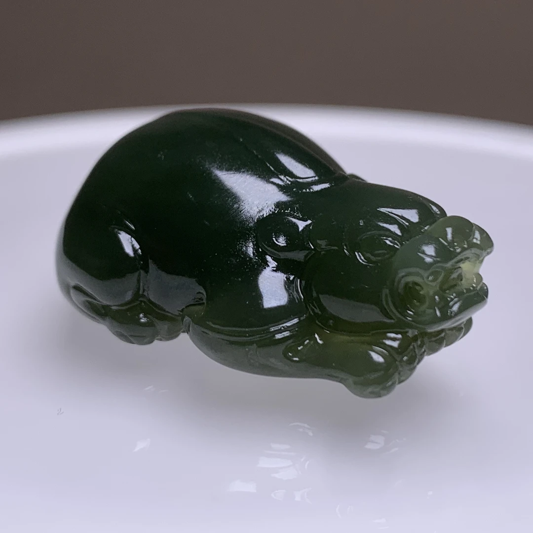 D1068珠宝玉石精选和田玉吊坠