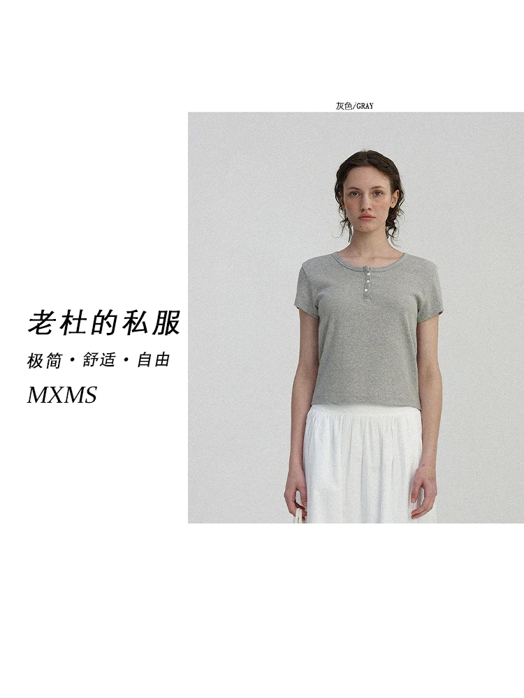 （麦欢尼）9017-“演绎清新时尚风”韩系单排扣极简圆领短袖T恤