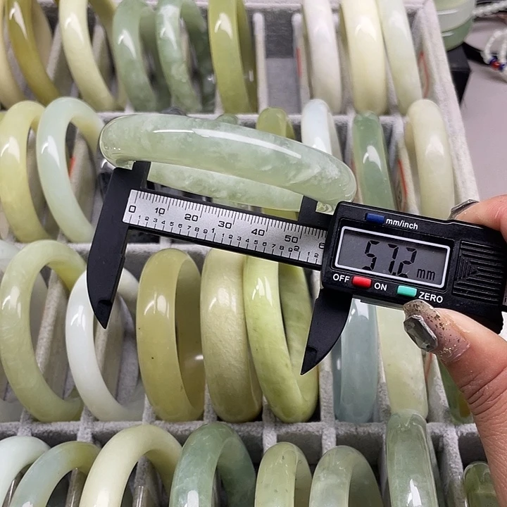 蛇纹石玉未镶嵌手镯124