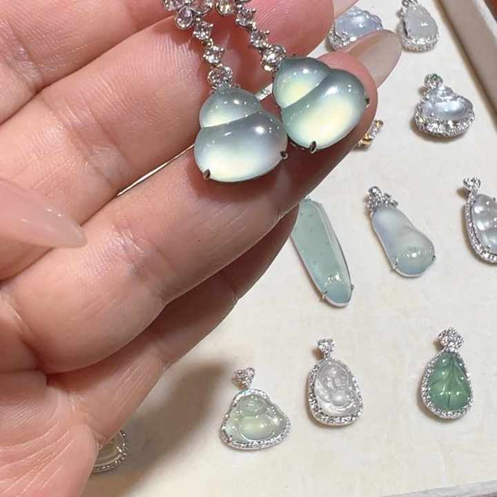 翡翠18K金镶嵌颈饰高冰葫芦耳坠