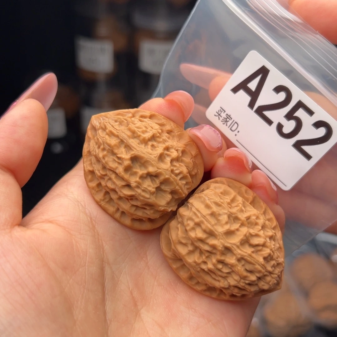 文玩核桃吊坠金牛35