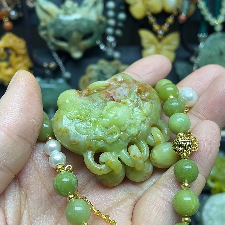 未镶嵌蛇纹石玉颈饰
