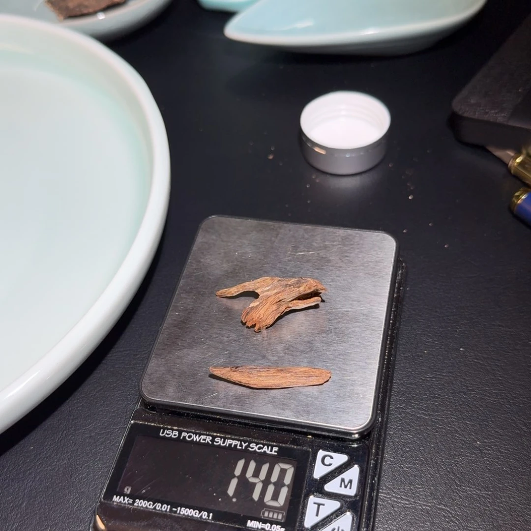 琼***香沉香碎屑沉香香港黄奇1.4g