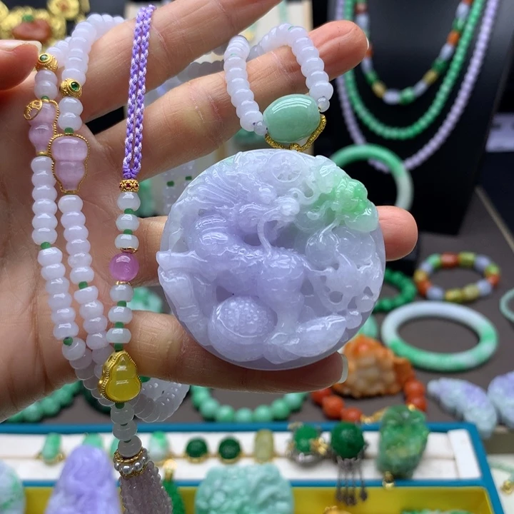 翡翠未镶嵌颈饰翡翠麒麟