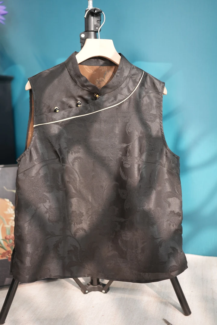 A42.黑色奥黛女士