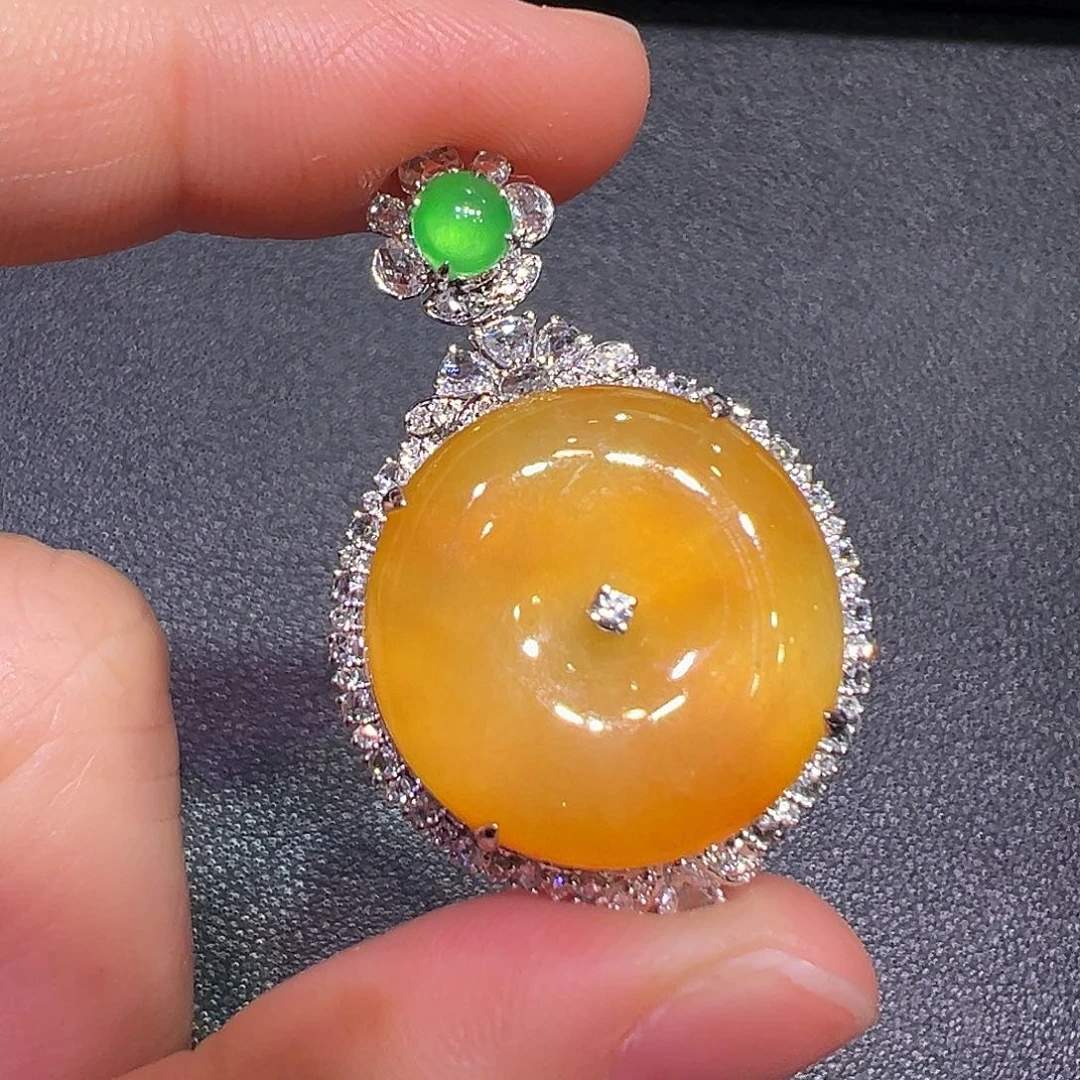 翡翠18K金镶嵌颈饰