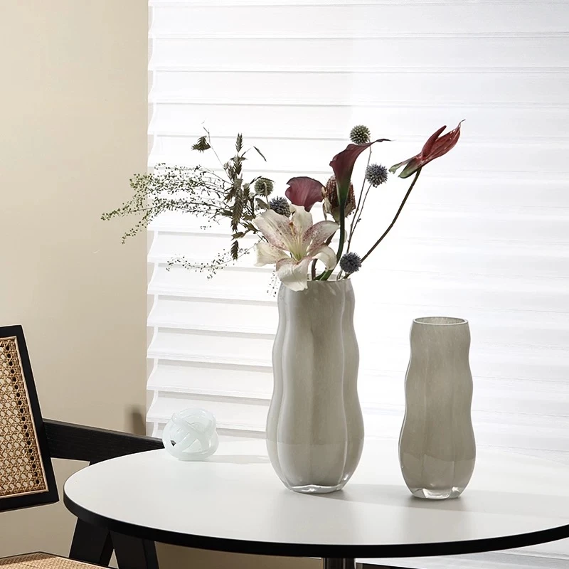 奶油波浪形玻璃花器！配紫色花材绝了