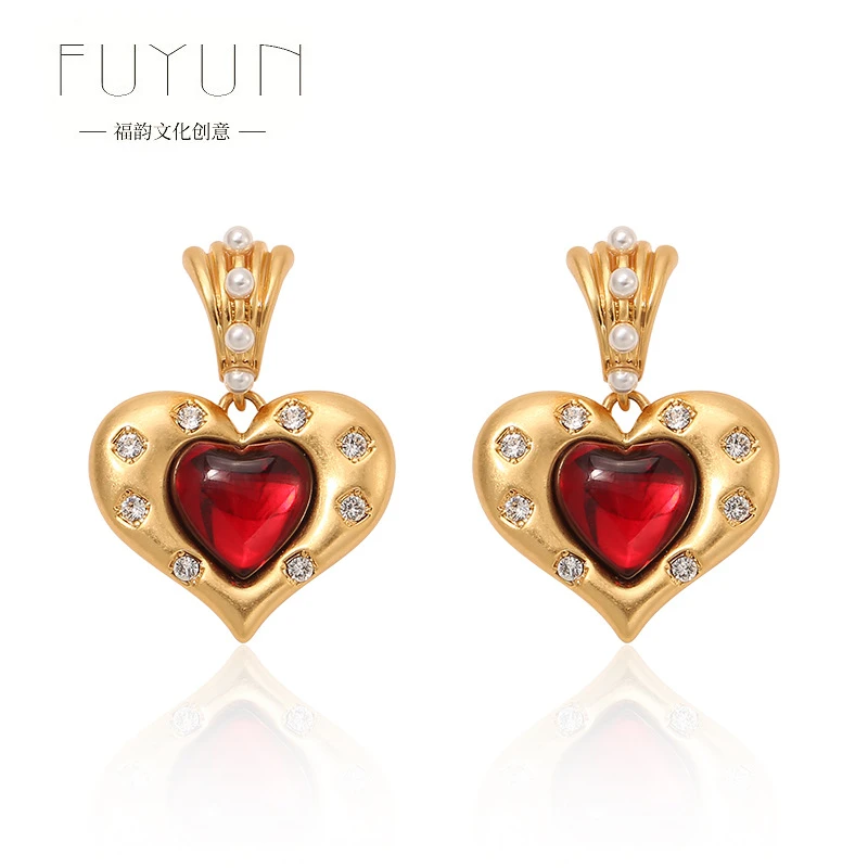 黄铜锆石耳饰 中古耳饰女红桃心锆石镶嵌小众设计王冠耳钉35