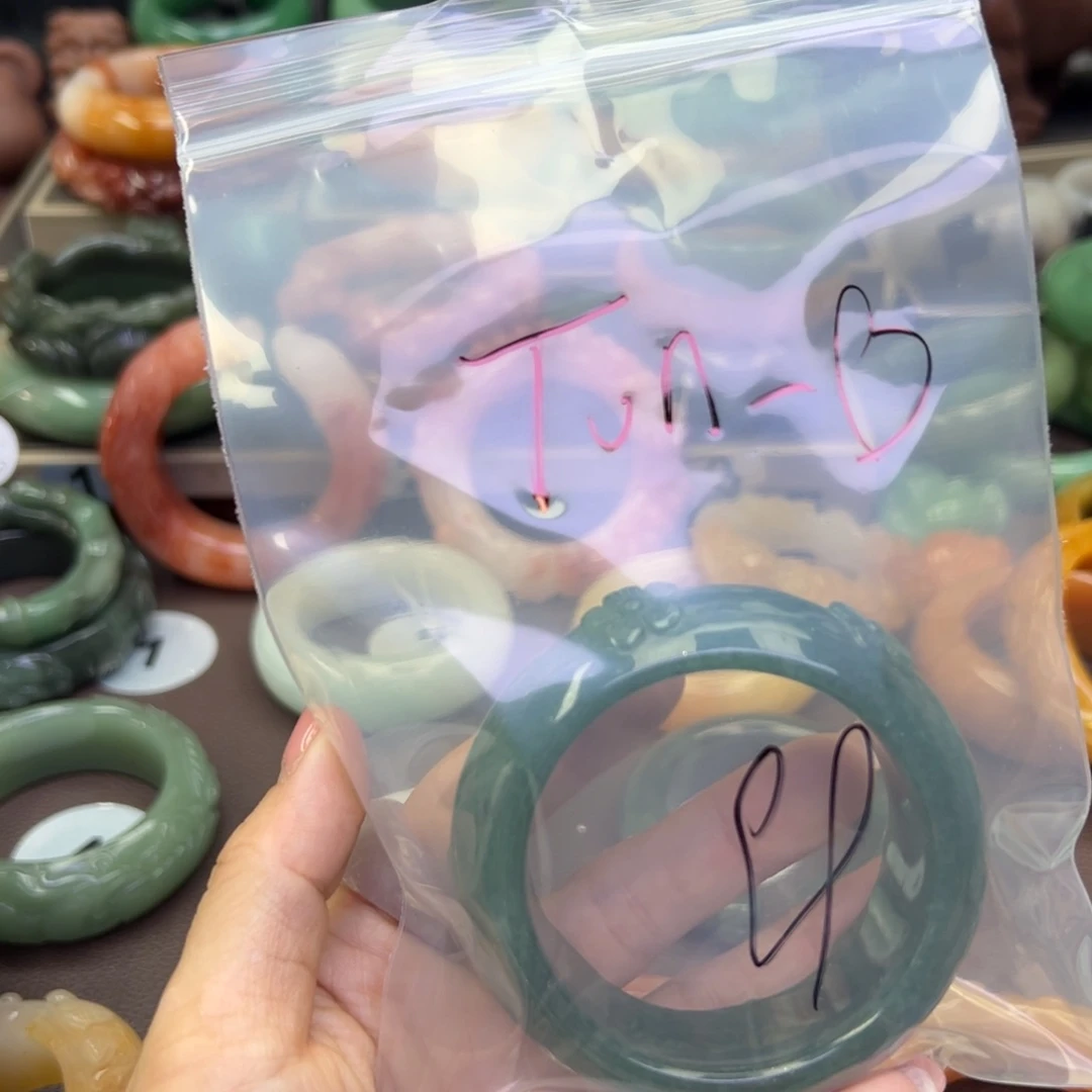 未镶嵌手镯石英岩玉T****