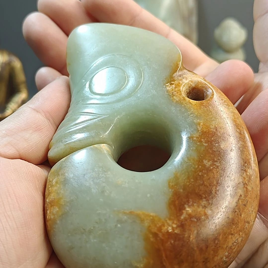 厚***物和田玉未镶嵌颈饰